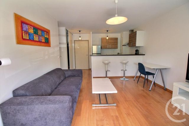 Appartement T3 à louer - 3 pièces - 58.64 m2 - BRUGES - 33 - AQUITAINE - Century 21 Etude Saint-Seurin